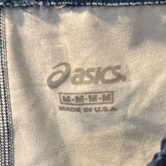 Asics Volleyball Shorts for Dynamic Performance - Picture 2 of 3